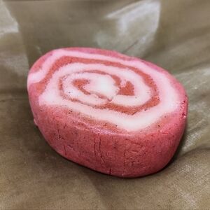 Lush X Kitchen Strawberry Swirl Bubble Bar